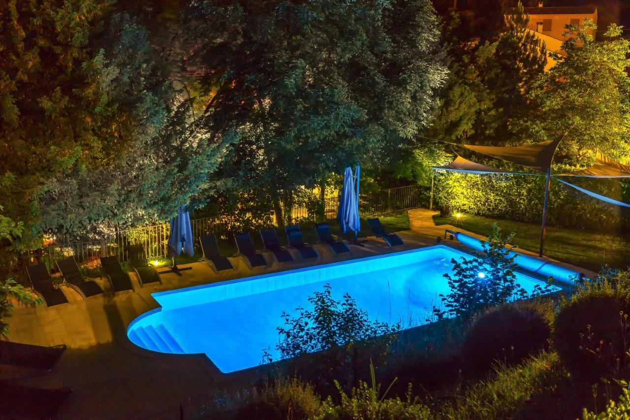 Bed and Breakfast Le Jardin de Celina à Valensole Extérieur photo